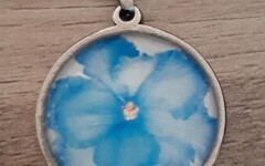 COLLIERS CABOCHON - FLEUR BLEUE