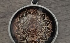 COLLIERS CABOCHON - MANDALA NOIR ET OR